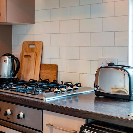 1 Bd Apt In Historical W Belfast Close To Centre מראה חיצוני תמונה